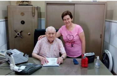 Comerciante deixa sua empresa de mais de 60 anos para sua funcionária de confiança
