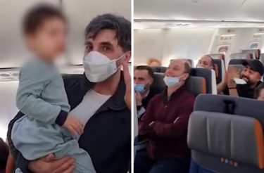 Passageiros ajudam pai cantando “Baby Shark” para acalmar criança em avião [Vídeo]