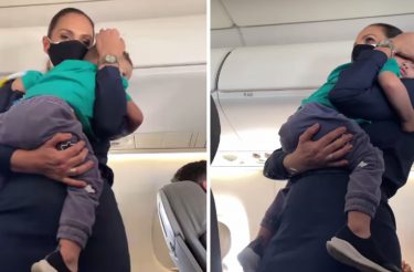 Aeromoça ajuda pai a acalmar seu bebê que chorava muito durante o voo [Vídeo]