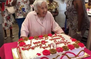 Idosa completa 107 anos e afirma que o segredo é não se casar: “Nunca me casei. Acho que esse é o segredo”