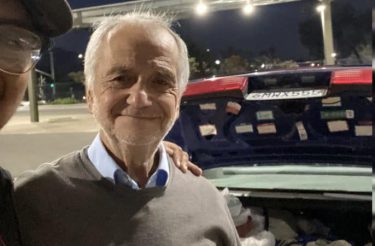 Ex-aluno arrecada R$154 mil e ajuda a mudar vida de professor que morava em seu carro