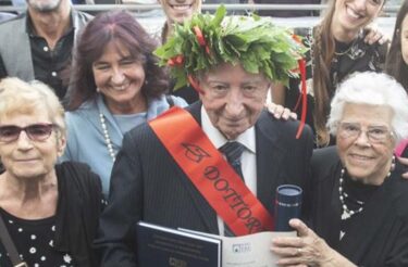 Aos 90 anos, ele se formou Doutor em Direito e realizou seu grande sonho: “Aluno modelo”
